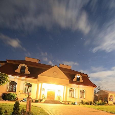 Prestige Bed & Breakfast Wierzchowisko ภายนอก รูปภาพ