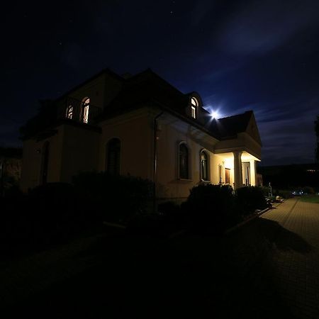 Prestige Bed & Breakfast Wierzchowisko ภายนอก รูปภาพ
