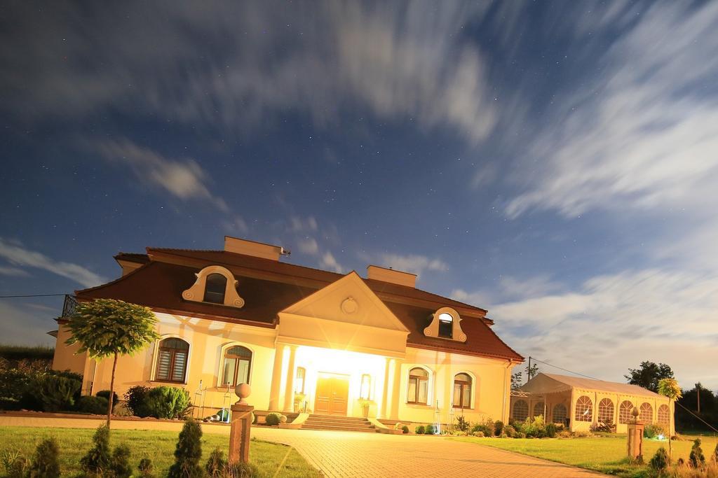 Prestige Bed & Breakfast Wierzchowisko ภายนอก รูปภาพ